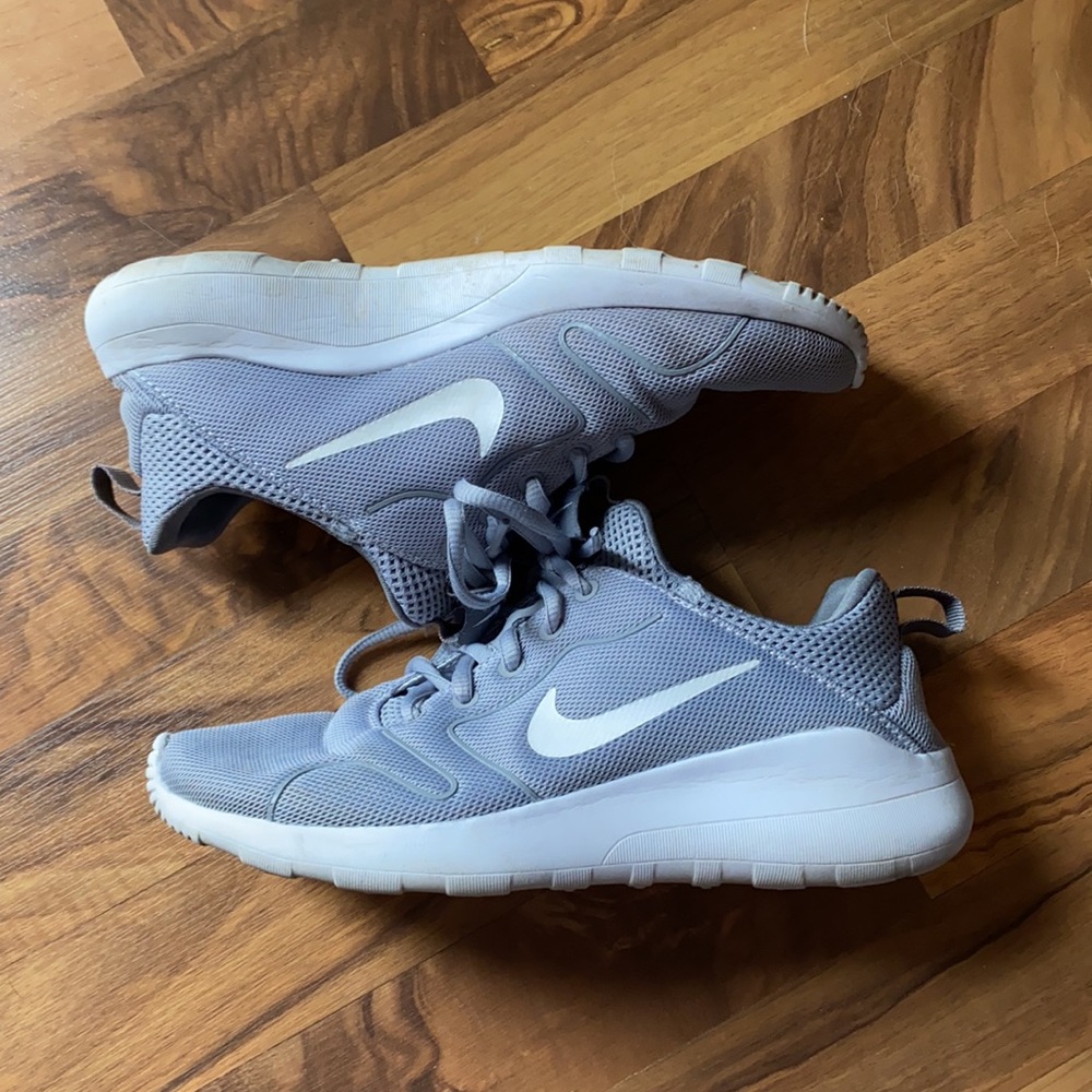 Grey Nike Tennis Shoes